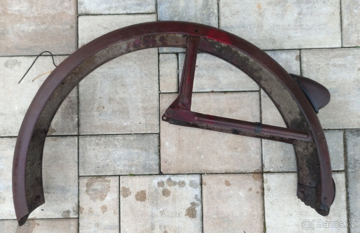 ČZ 150C - zadní blatník, původně červený - 2