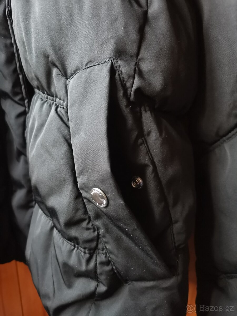 Černá teplá zimní bunda Bershka s kapucí - 2