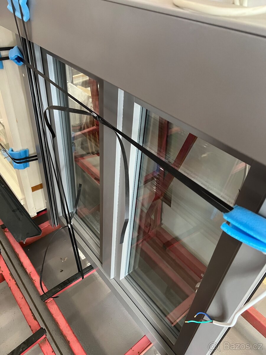 Plast hliníkové okno + el.plissé síť - 2