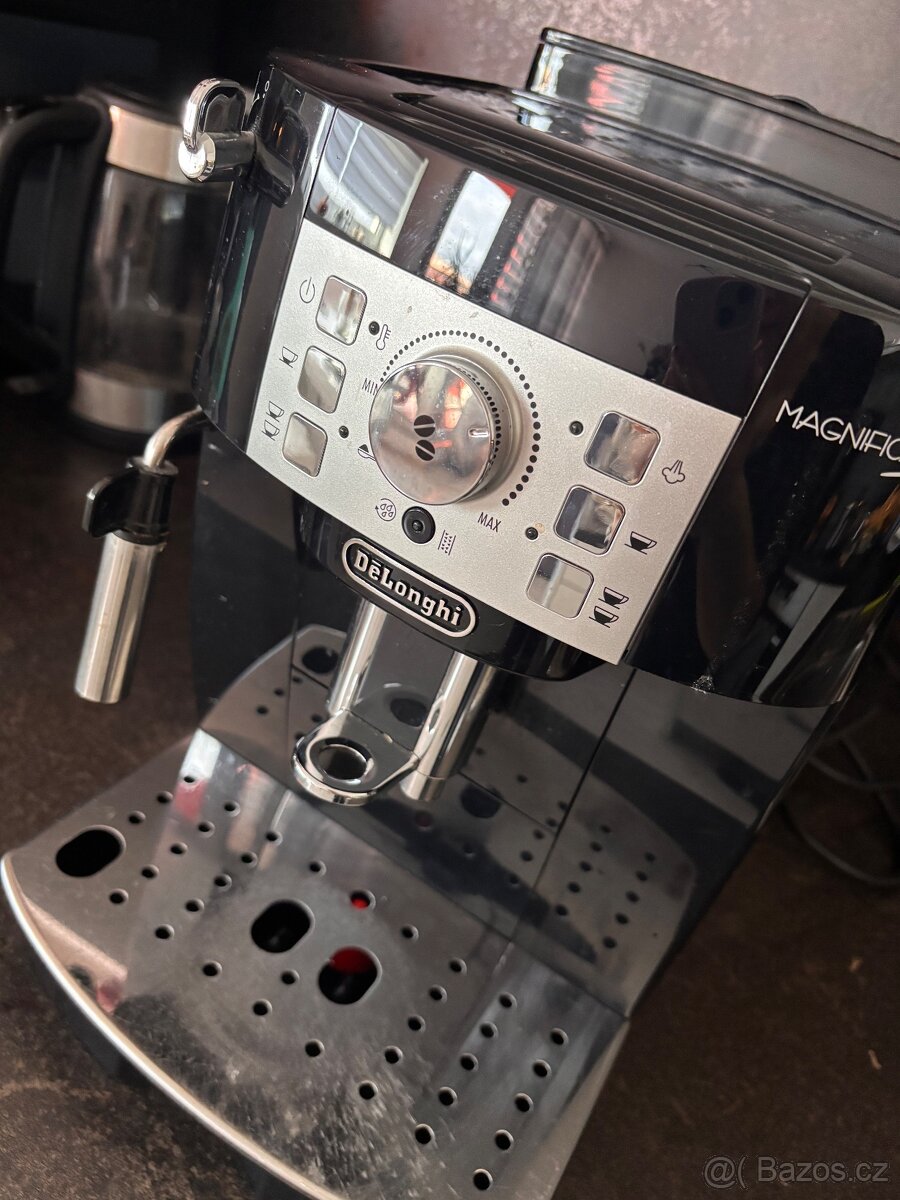 Kávovar DeLonghi Magnifica S - 2
