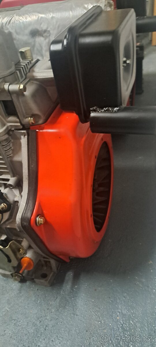 Naftovy motor do minibagru - 2