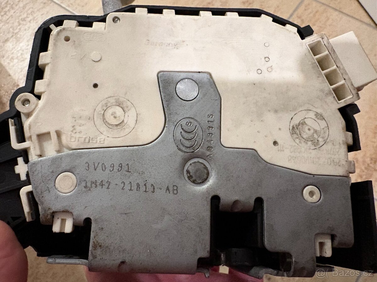 Zámek dveří řidiče Range Rover L322 - 2