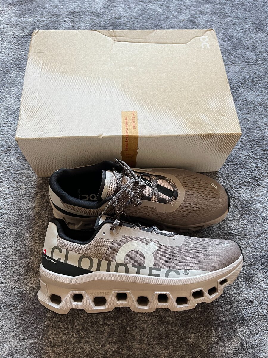 8x boty On Running Cloud vel. 44 - 45 - 2