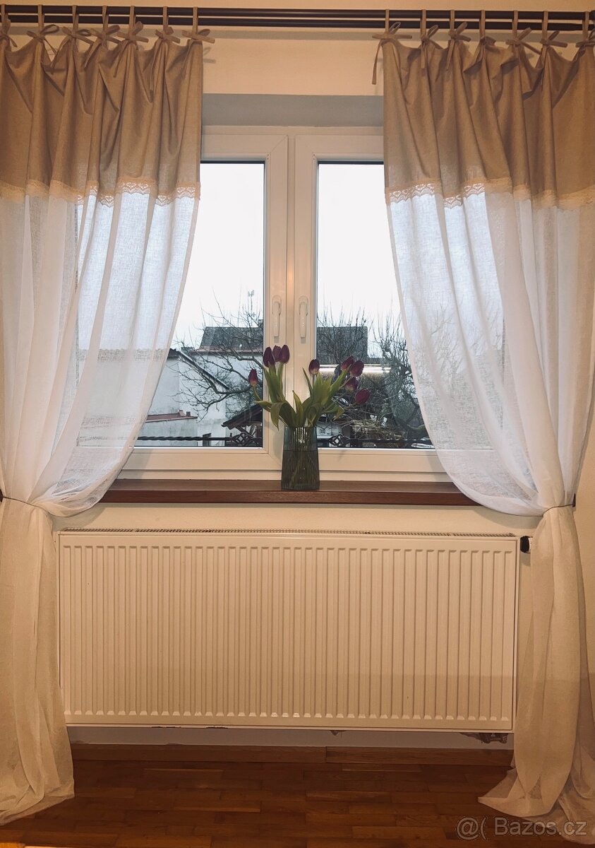 Záclony s krajkou a poutky - 2