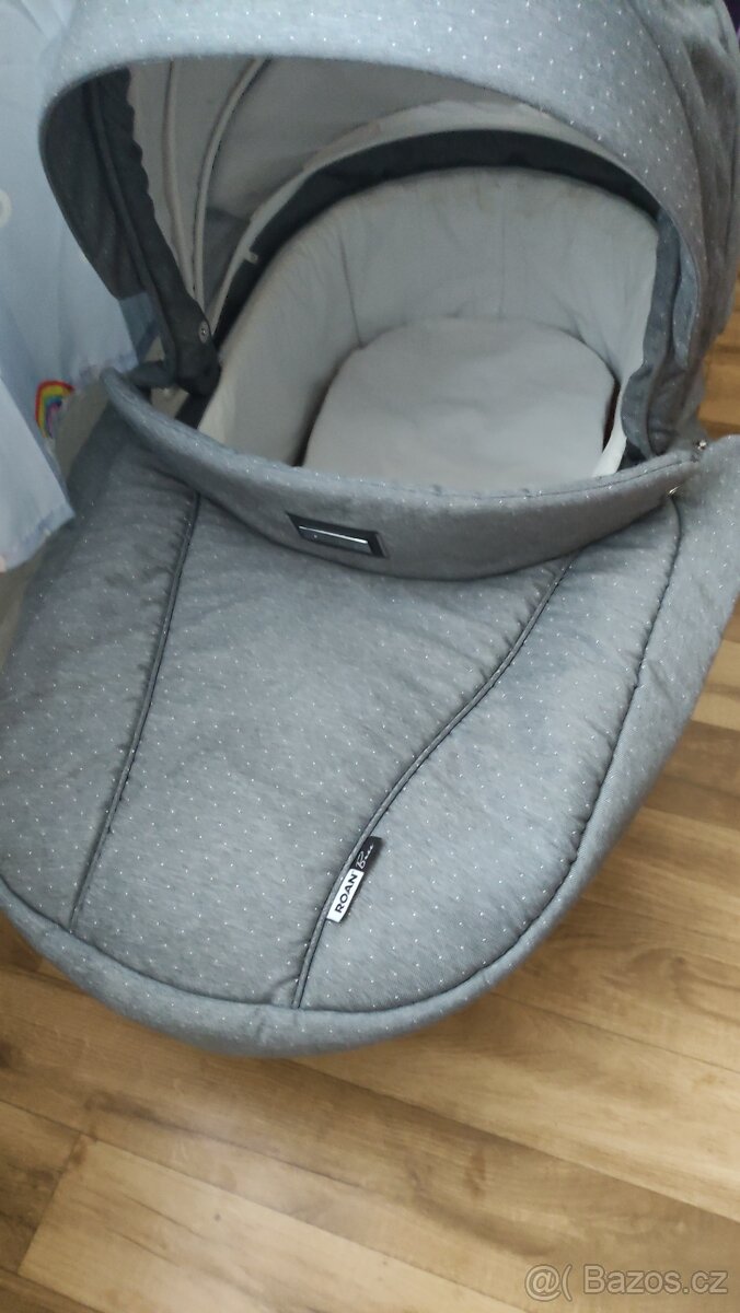 Kočárek trojkombinace. - 2