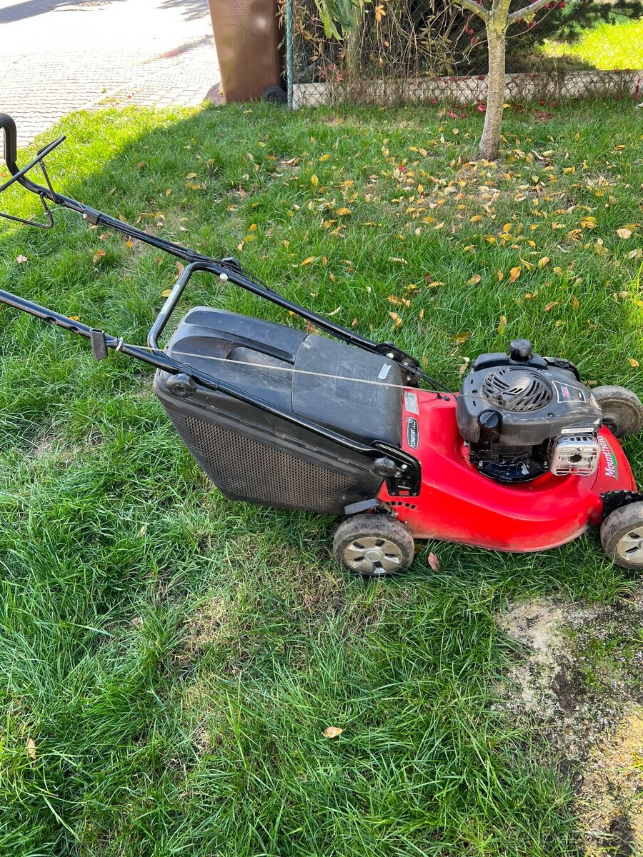 Benzínová sekačka, značka Mountfield, skupina STIGA Group - 2