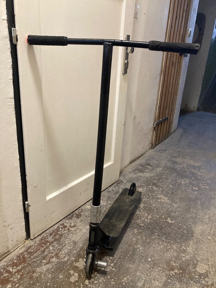 Freestyle koloběžka District - 2