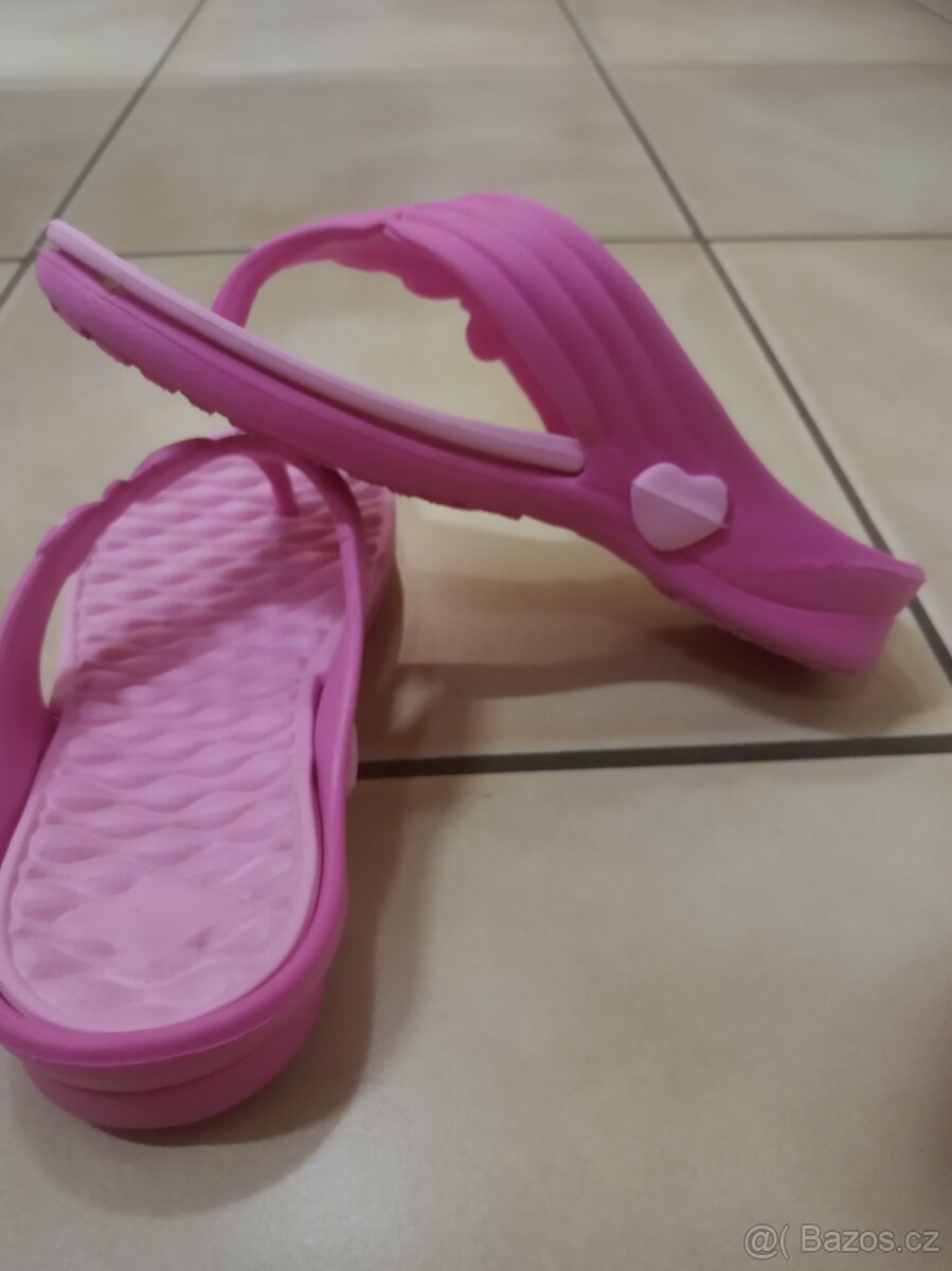 Prodáme dívčí nazouváky vel.31 - 2