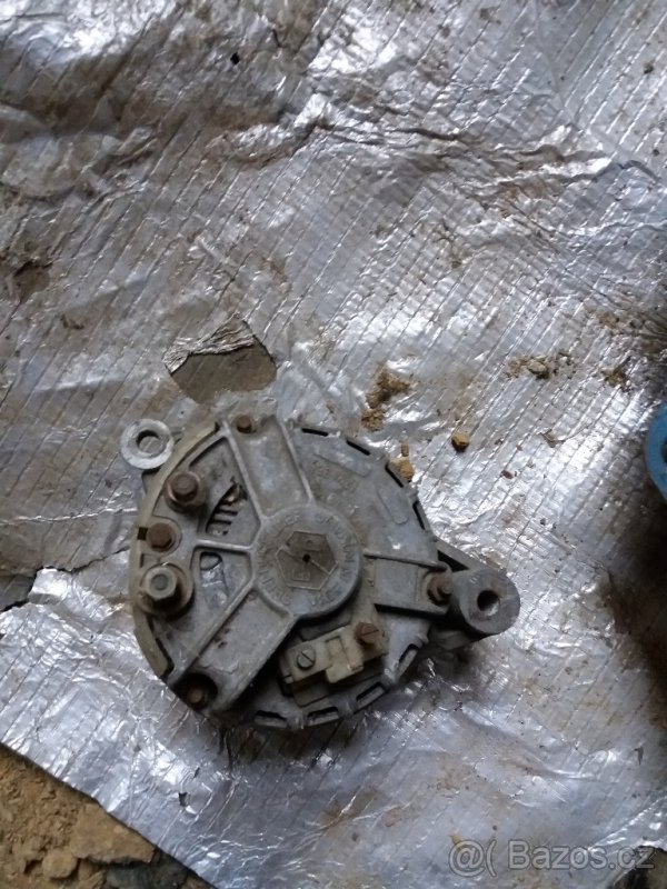 Alternátor s řemenicí - 2