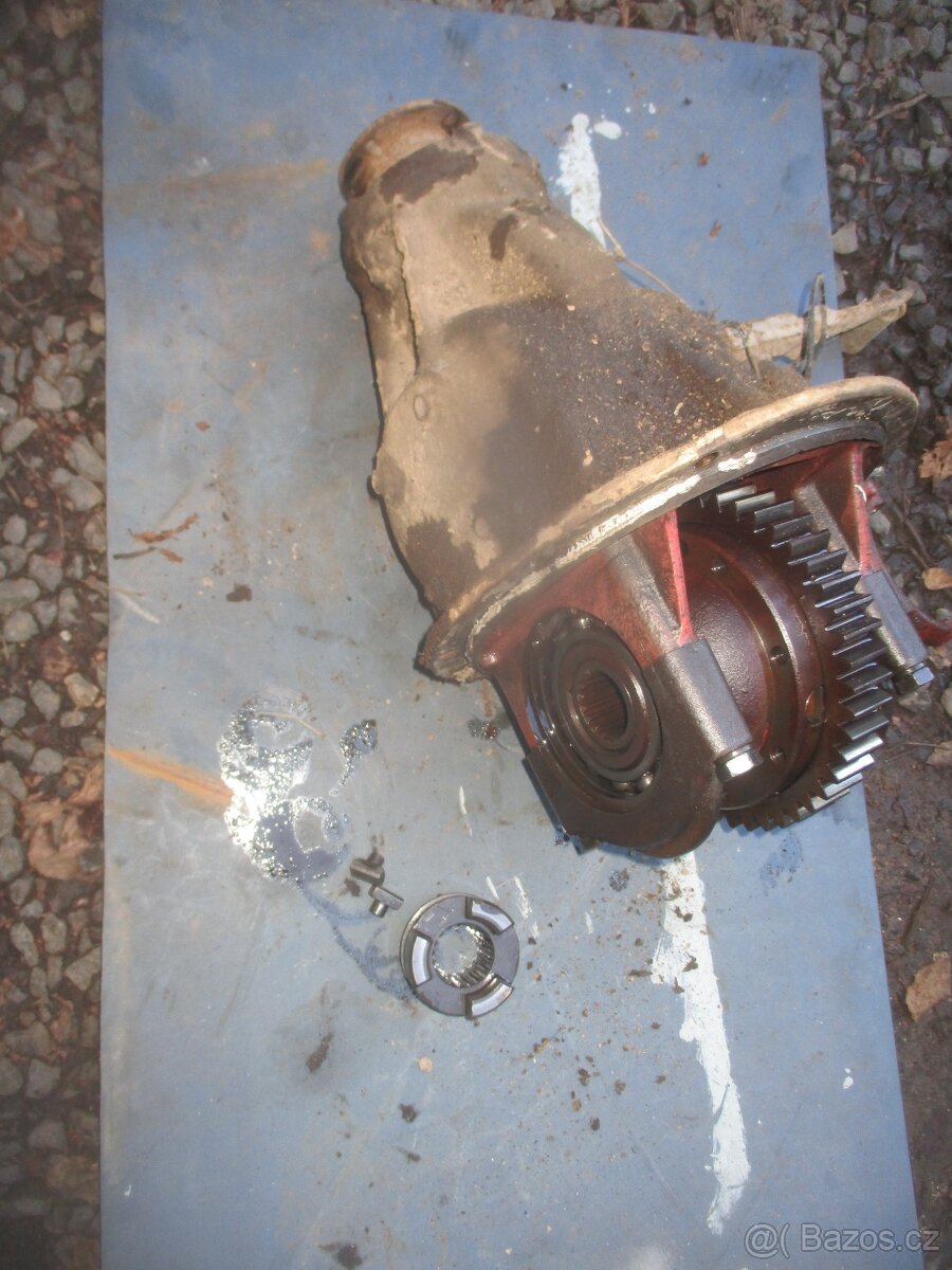 převodovka,diferenciál a hydraulické čerpadlo Multicar M 25 - 2