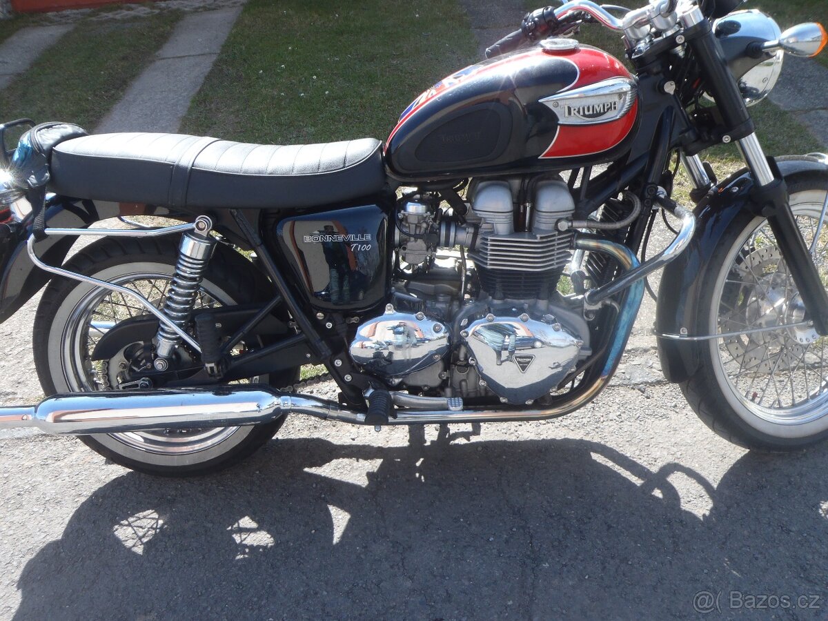 Triumph Bonnevill - 2