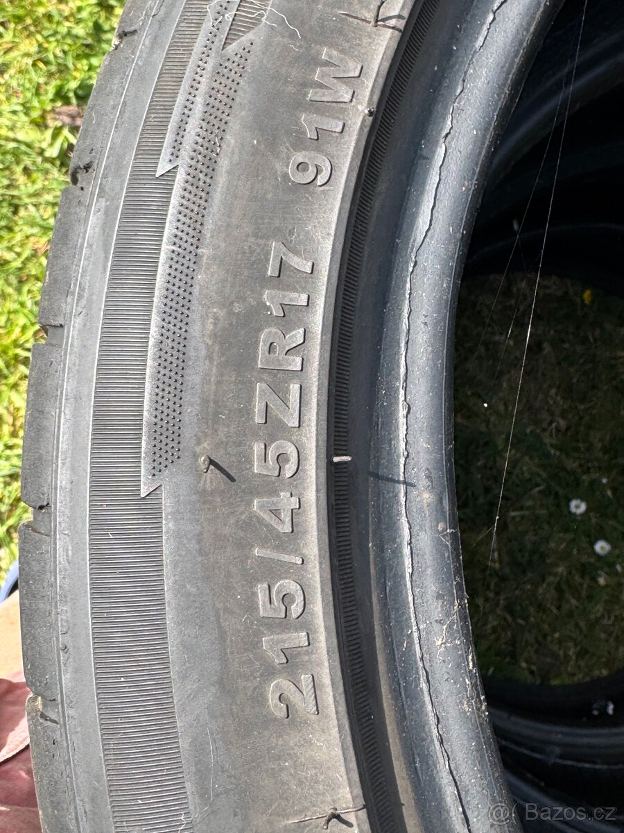 Pneu 215/45 r17 - 2