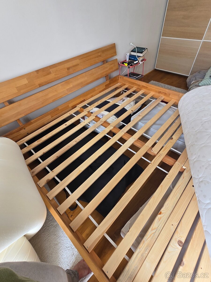 Dřevěná manželská postel s matrací - 2