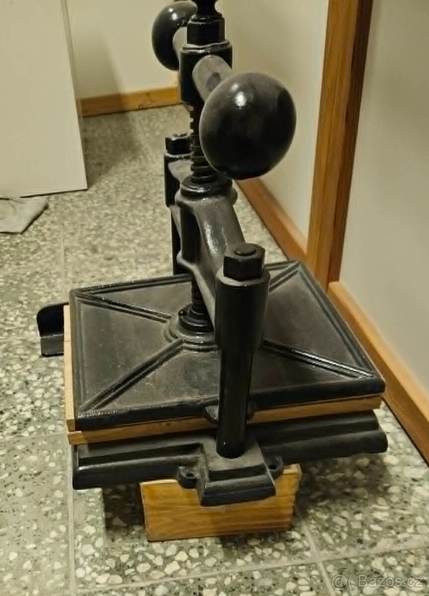 Starožitný knihařský lis - 2