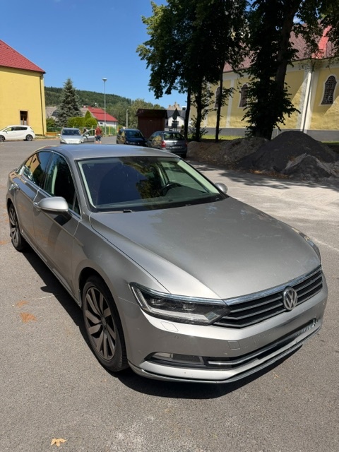 VW Passat Lim HL 2,0 TDI 6DSG NAVI - 2