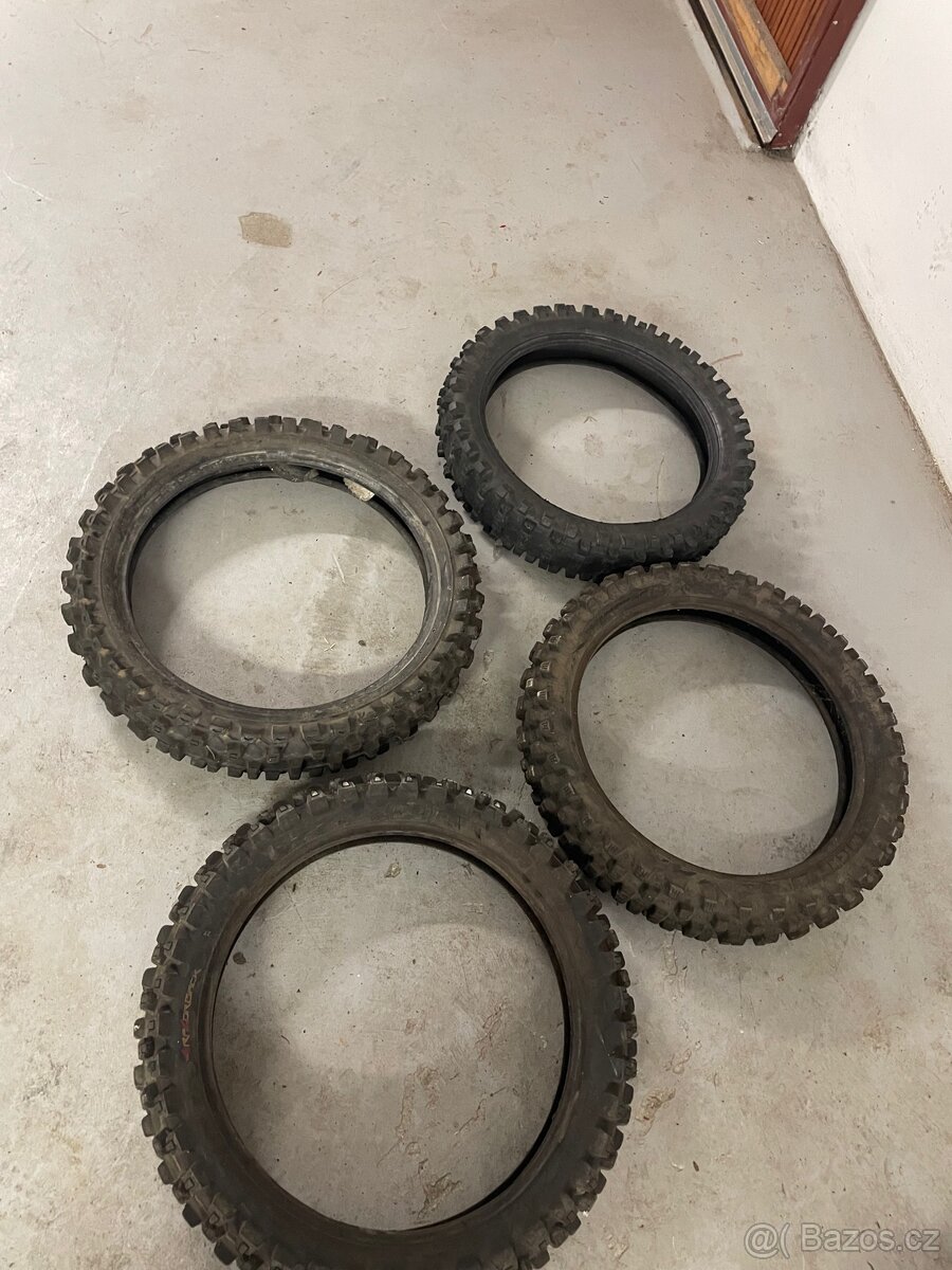 Enduro/motocross pneu