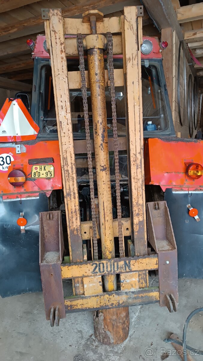 Zvedačka za traktor s vyklápěcí lopatou - 2