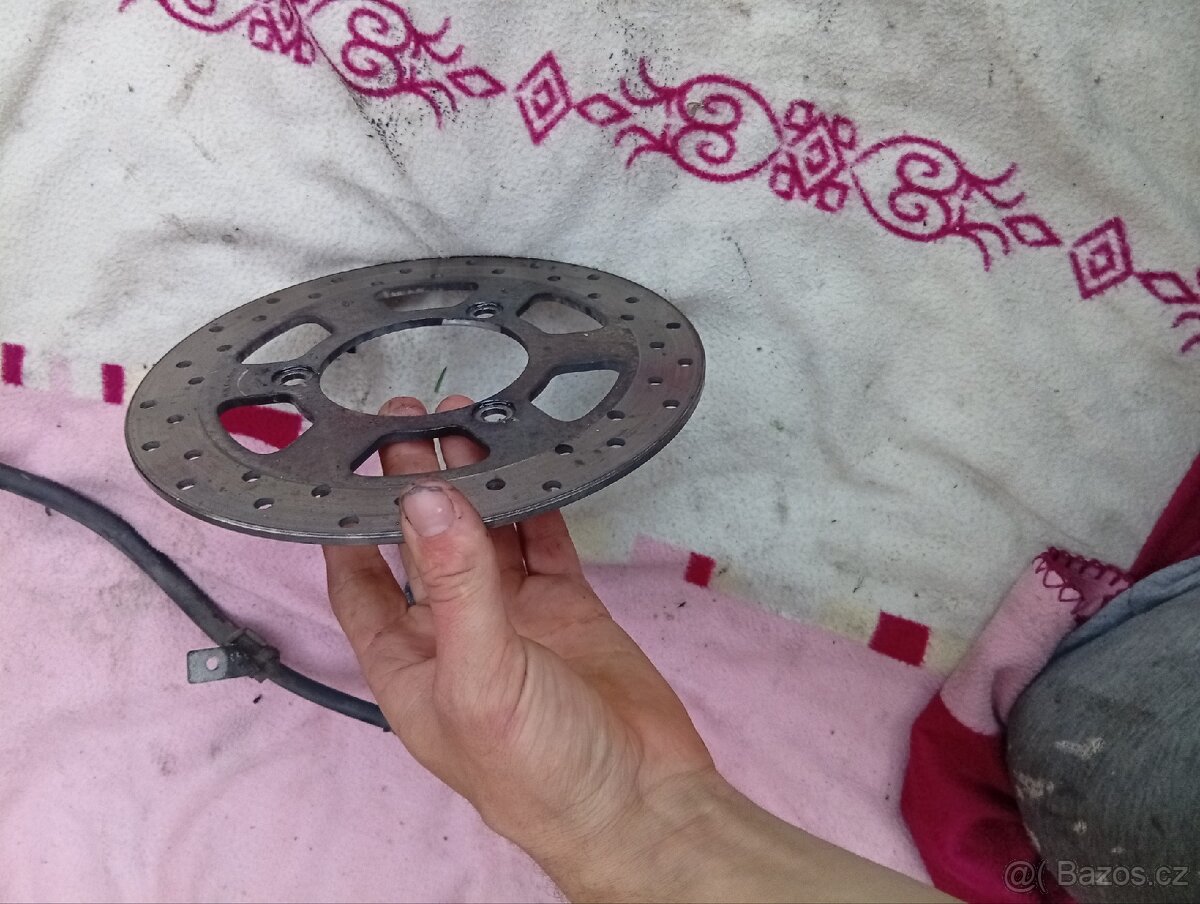 2008 Suzuki burgman 200 zadní třmen - 2