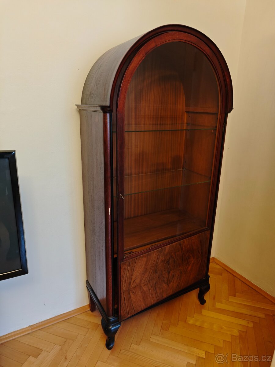 Prodám tyto dva bytelne kousky starožitného nabytku - 2