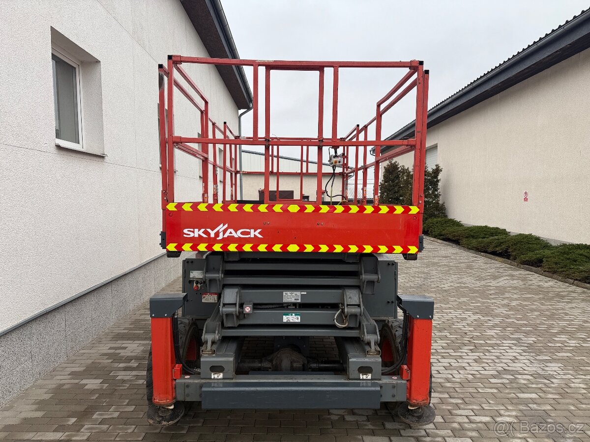 Terénní Nůžková Plošina Skyjack SJ-8831 | r. 2017 | 480 mth - 2