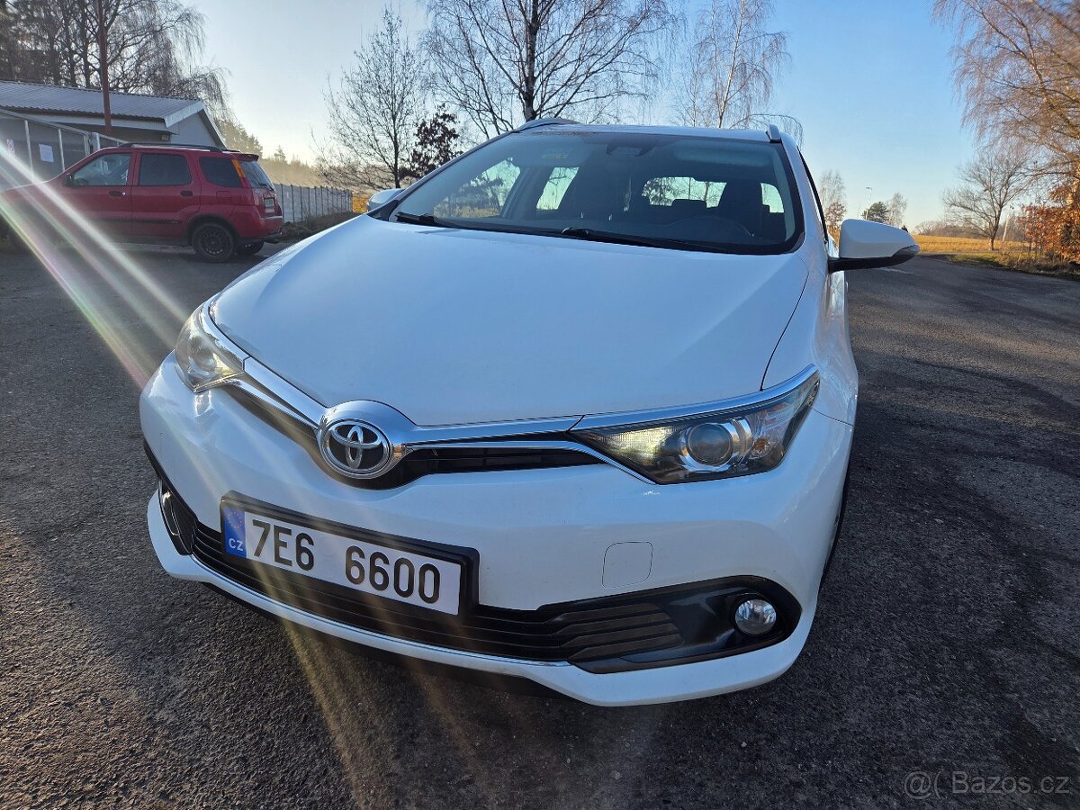 Toyota Auris Combi 1.2 16V Benzín Nová STK Tažné zařízení - 2