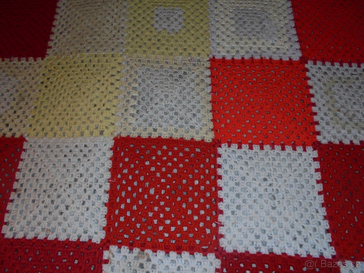 háčkovaný přehoz na otoman, gauč, pec - 2