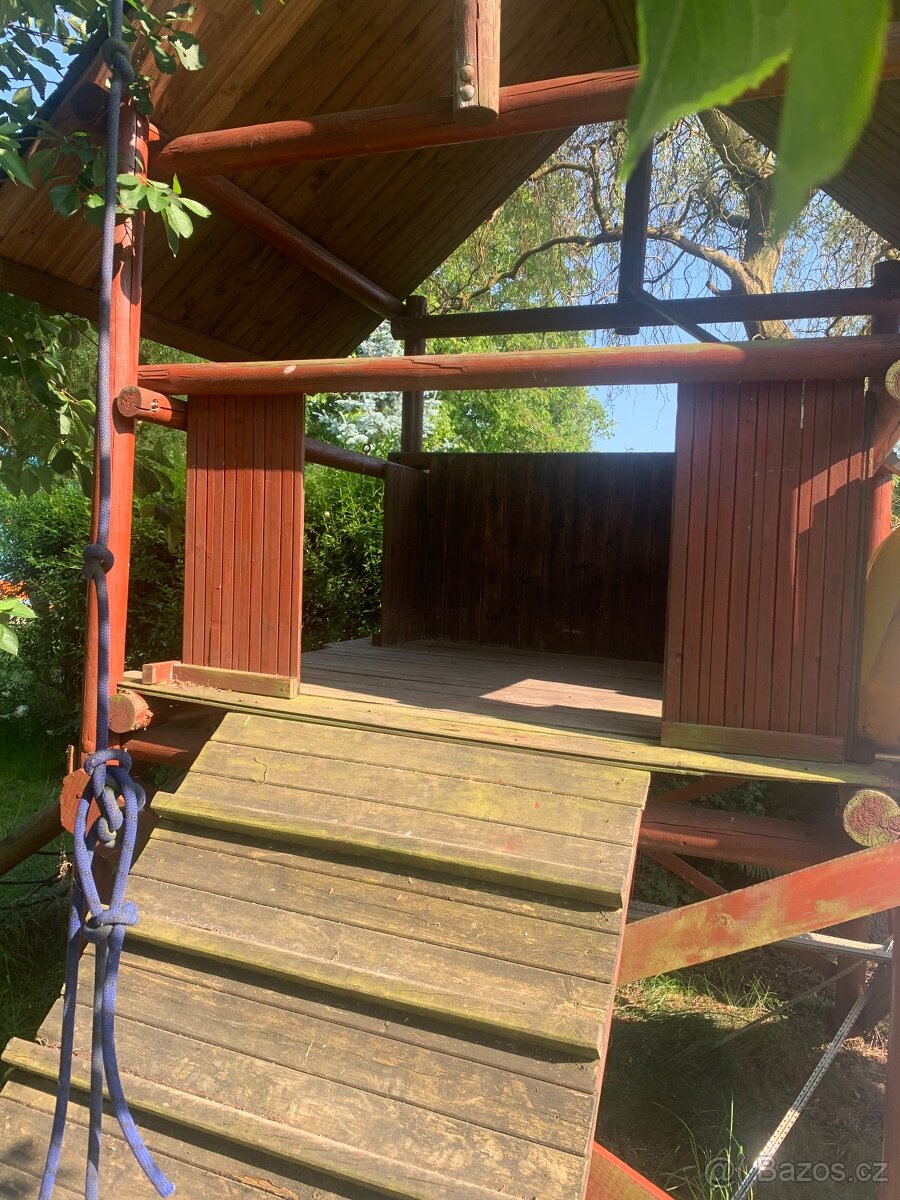 Domeček se skluzavkou a houpačkou - 2