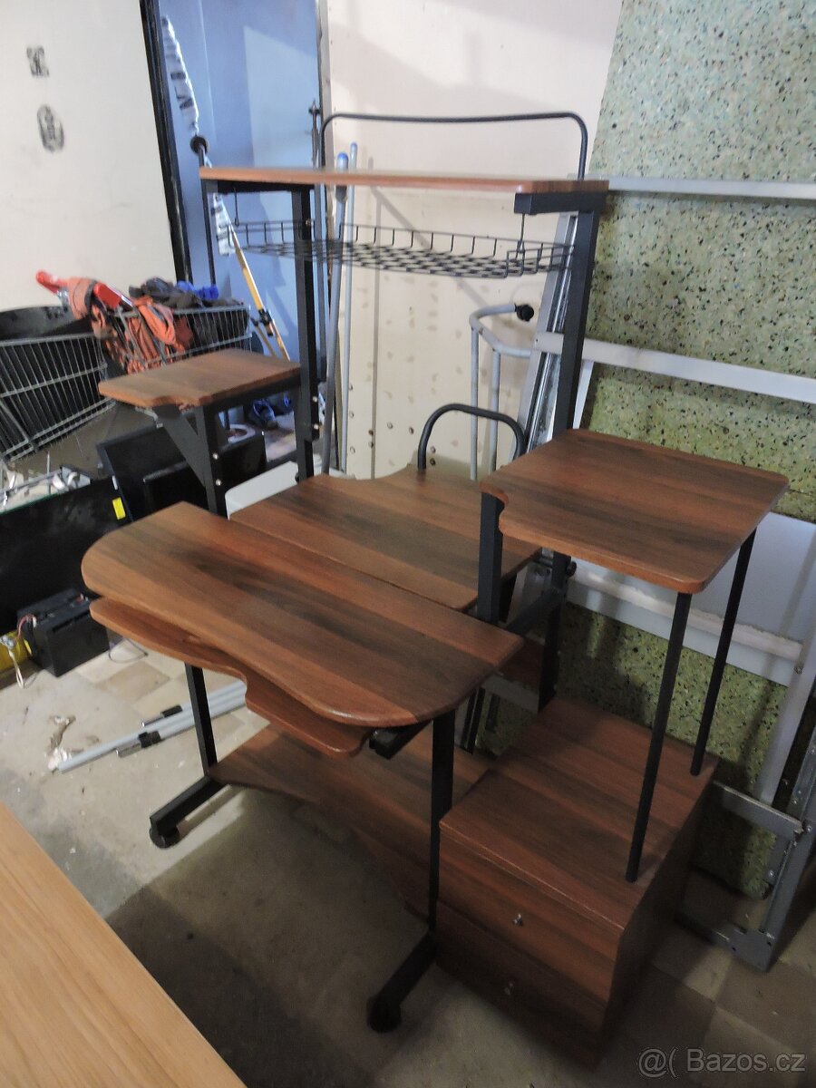 Počítačový stolek - 2