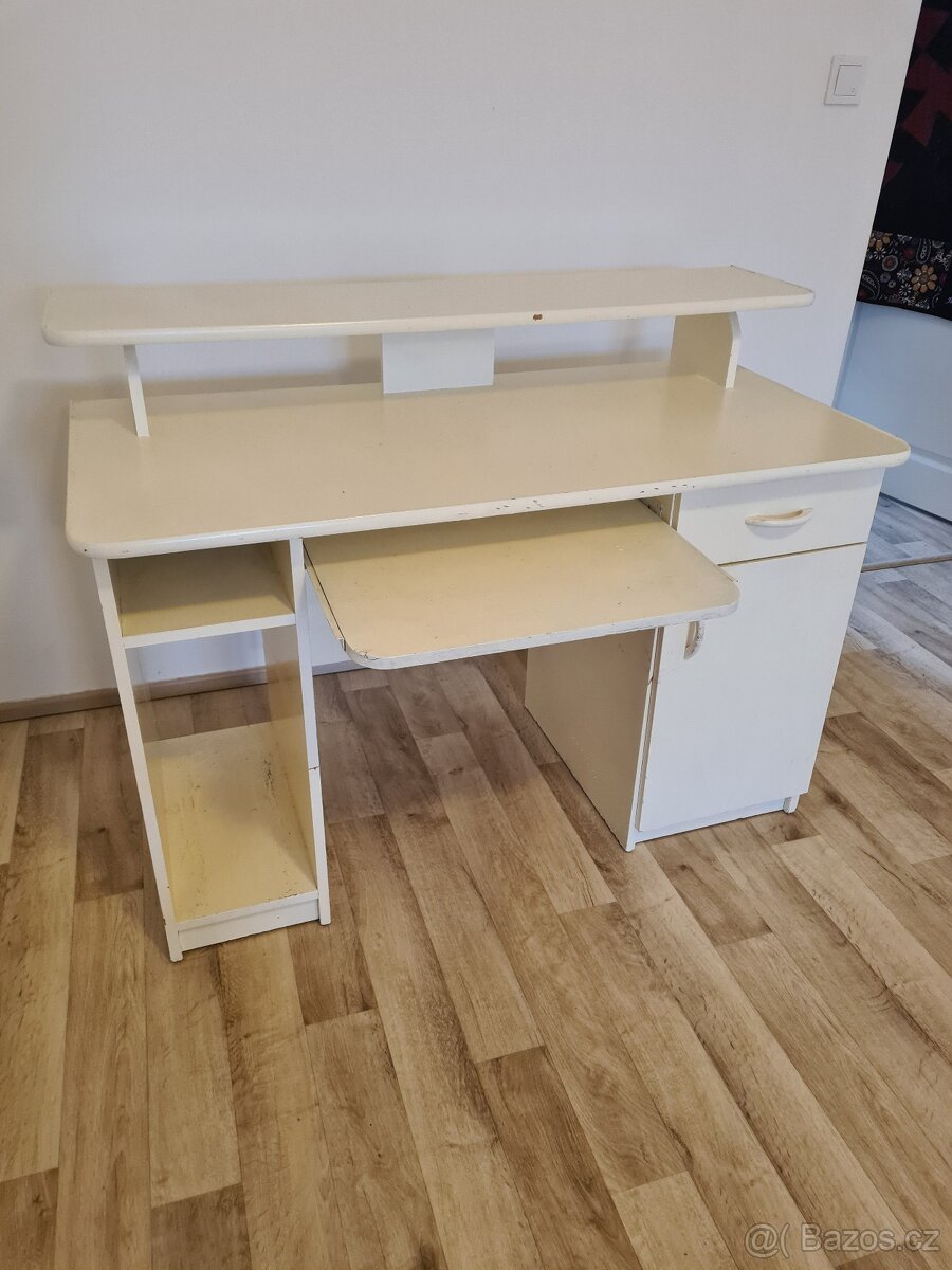 psací stůl - 2