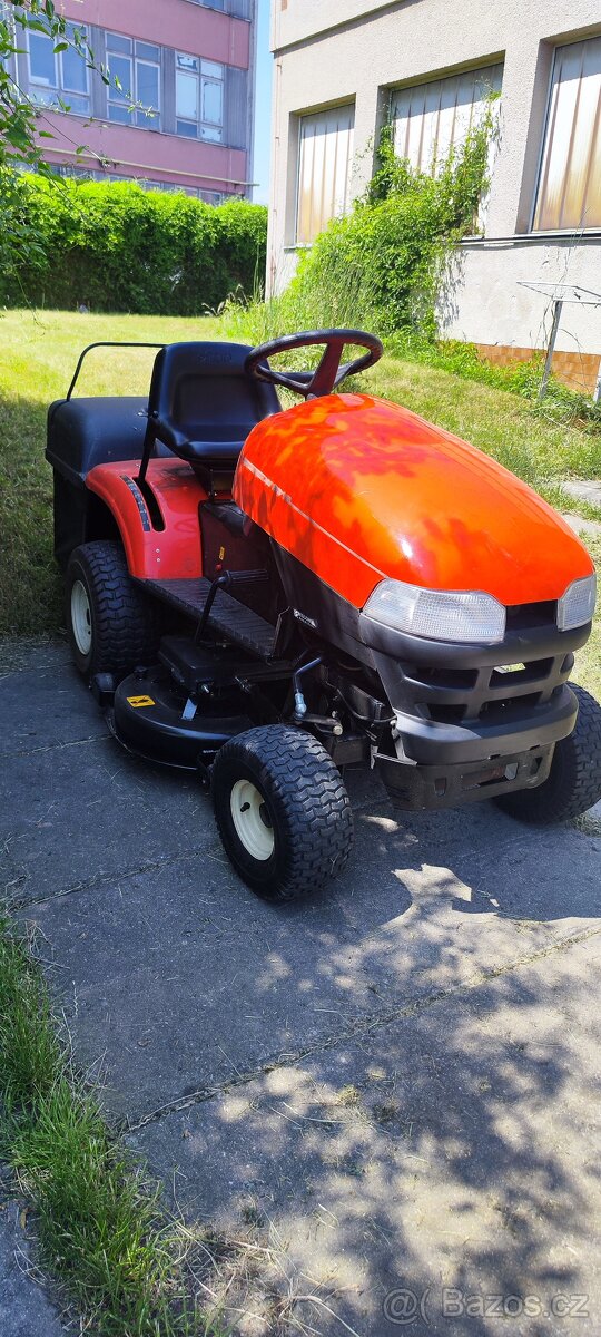 Zahradní traktůrek. - 2
