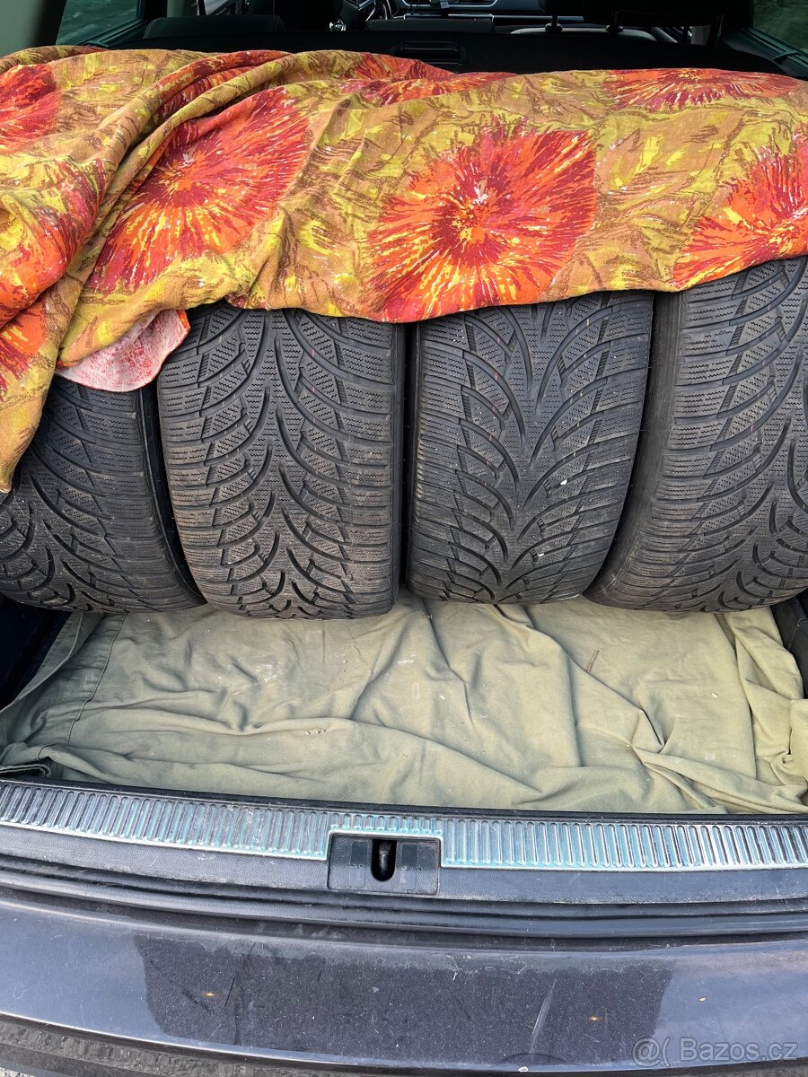 Zimní pneu 235/40/19 - 2