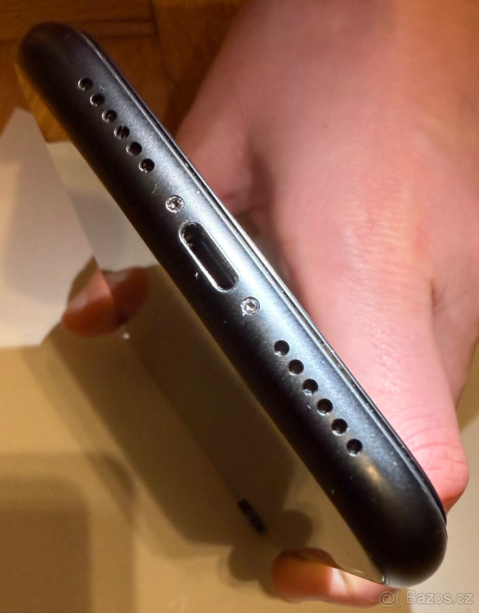 iPhone XR černý 128 GB - 2