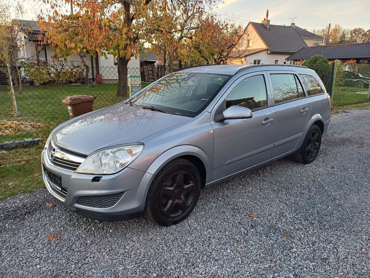 Benzínová Opel Astra 1.8 ..16V Tempomat - 2