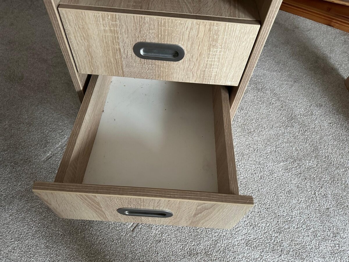 Prodám psací stůl - 2