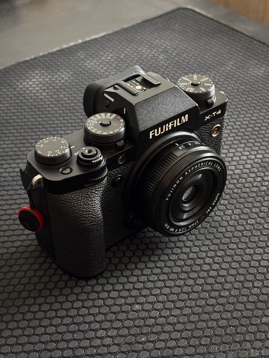 Fujifilm X-T4 + 27mm f2.8 + 16-80mm f4 - 2