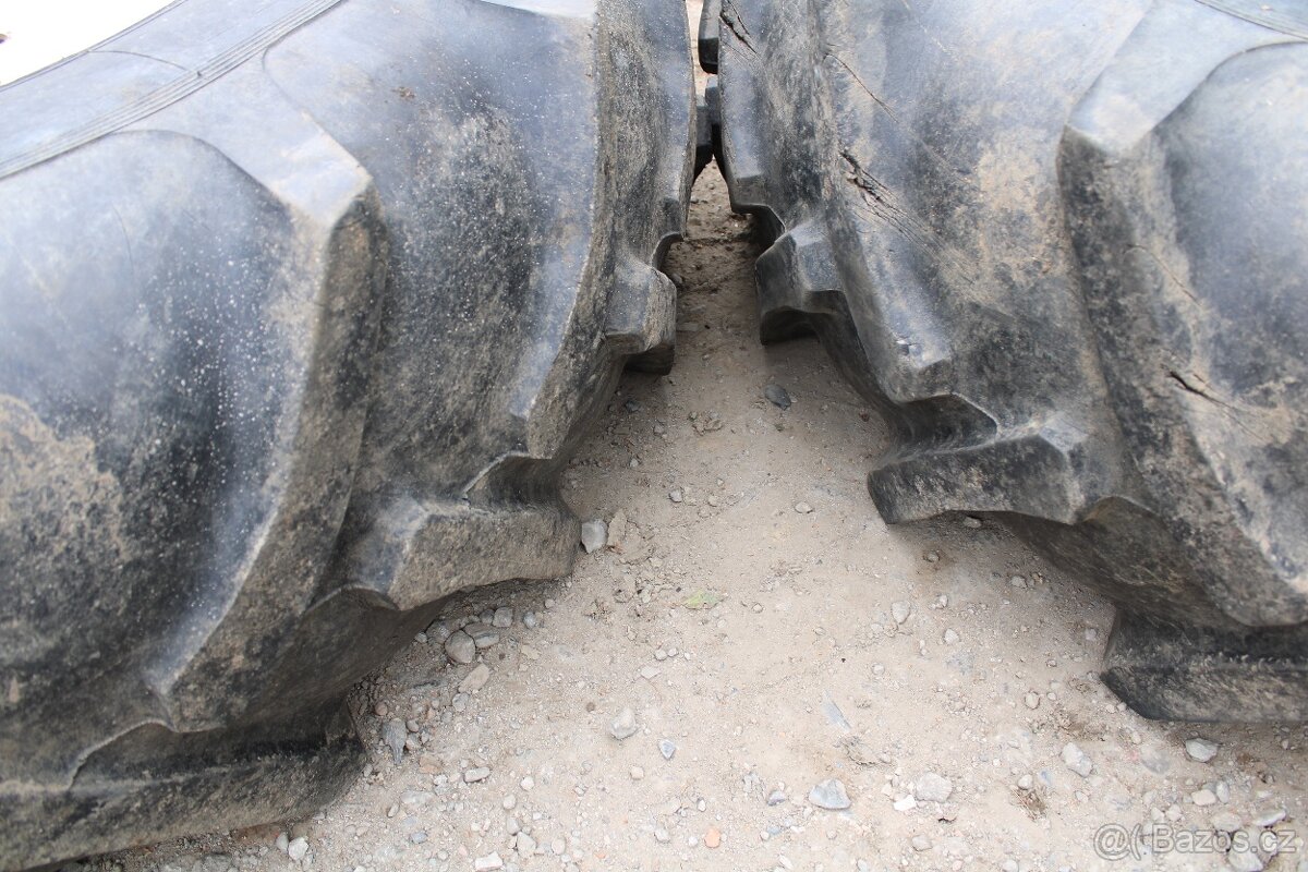 Zetor crystal zadní kola ráfky disky 18,4-34 12 pláten - 2