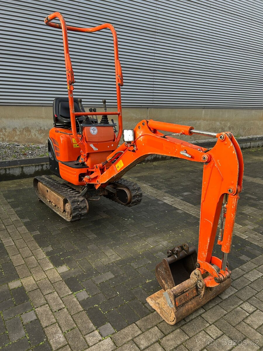 Minibagr Kubota U10 s nulovým přesahem zádě - 2