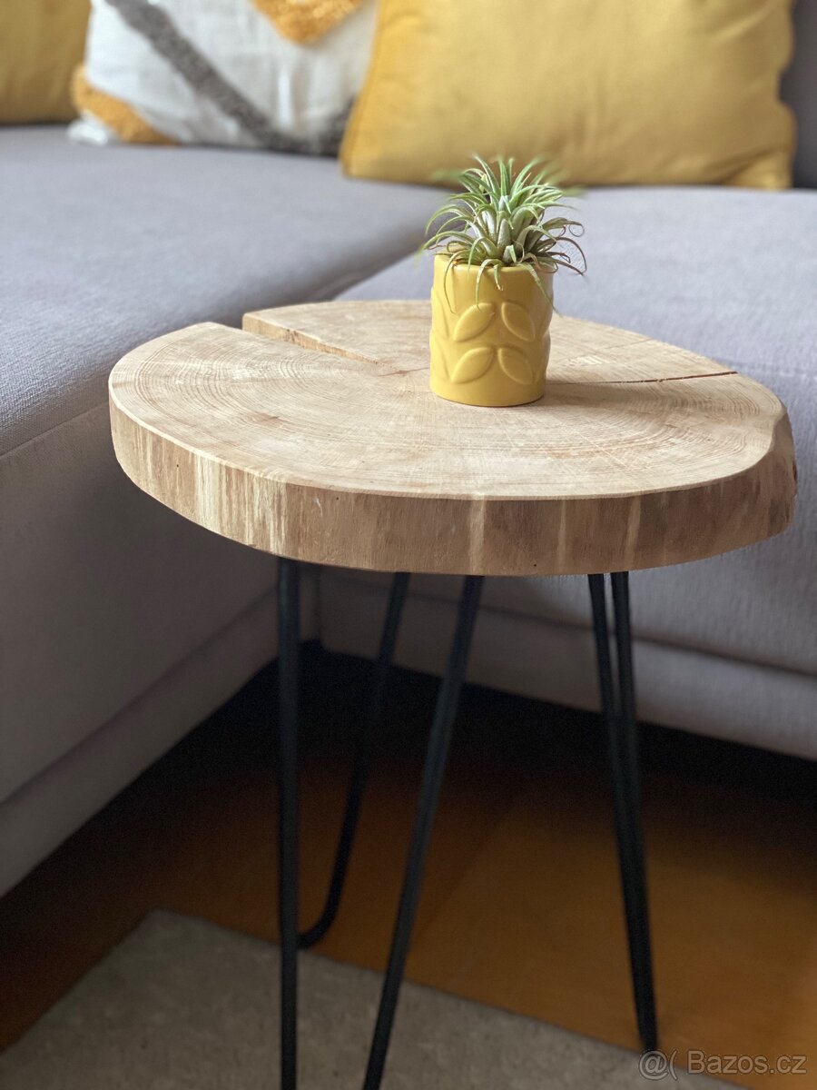 Designovy dubový stolek na kovových nozkach - 2