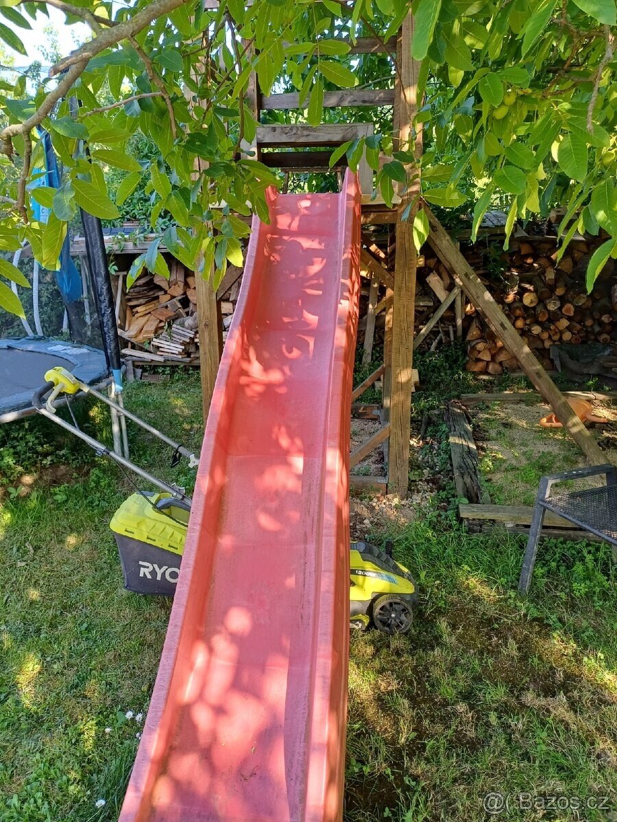 Zahradní dětský hrad.... - 2