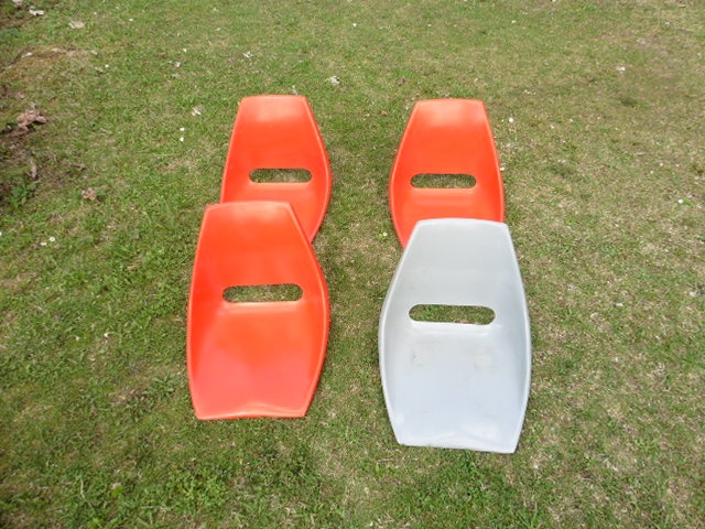 Tramvaj T3-červená sedačka - 2