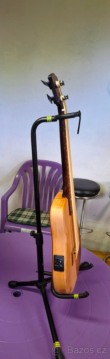 Prodám malou bas kytaru - 2