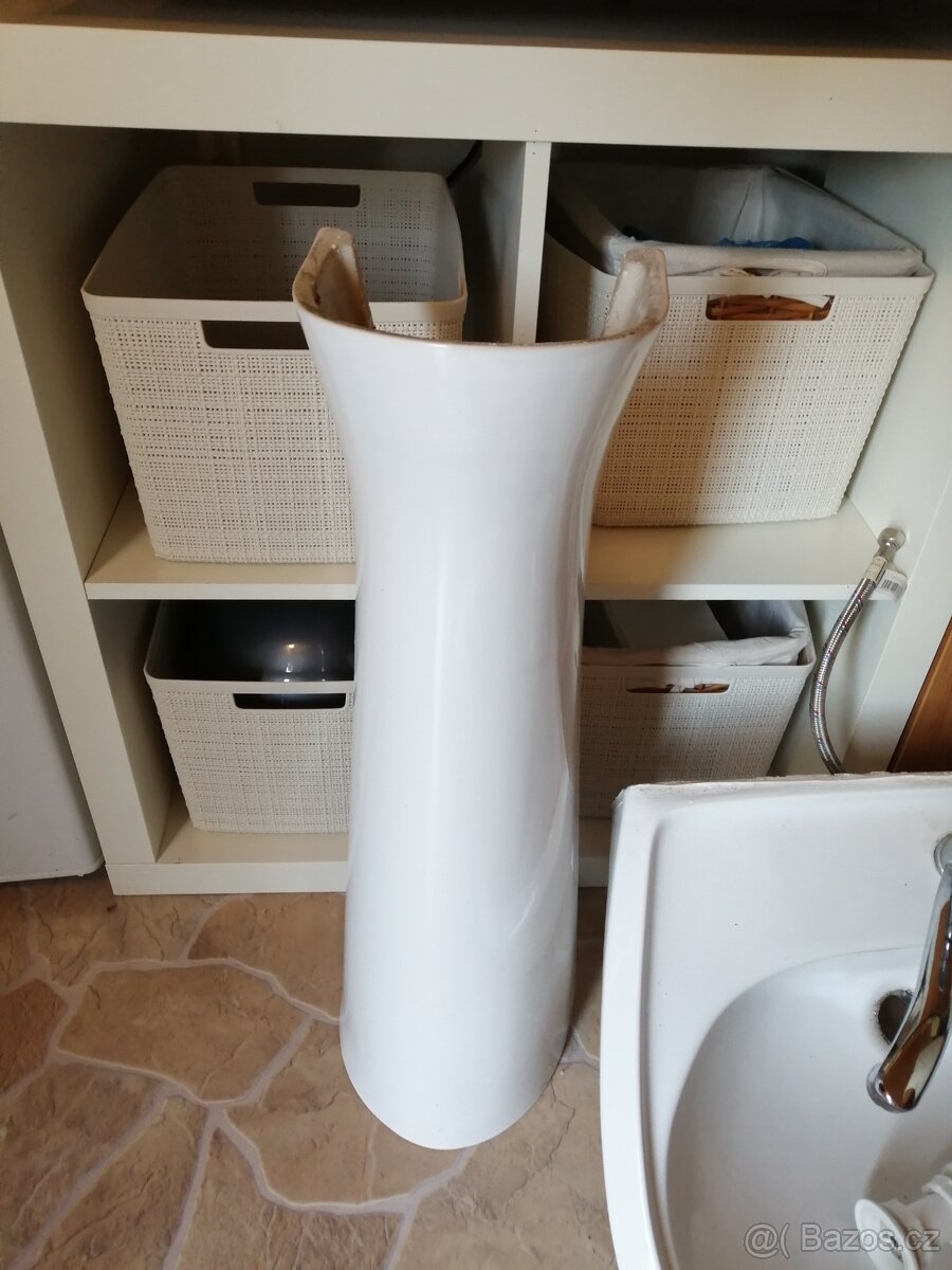 Umyvadlo s keramickým sloupem - 2