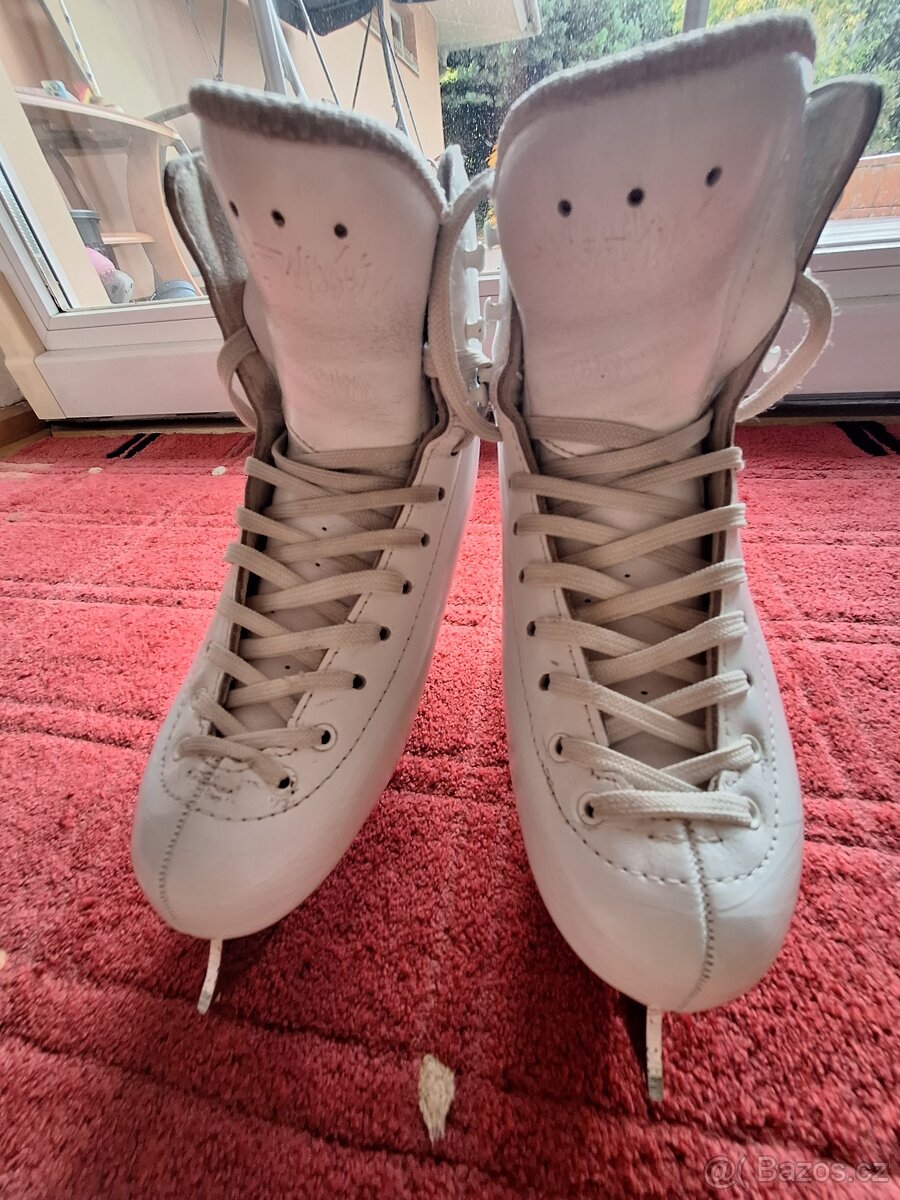 Prodám závodní krasobrusle Risport RF light vel. 220 - 2