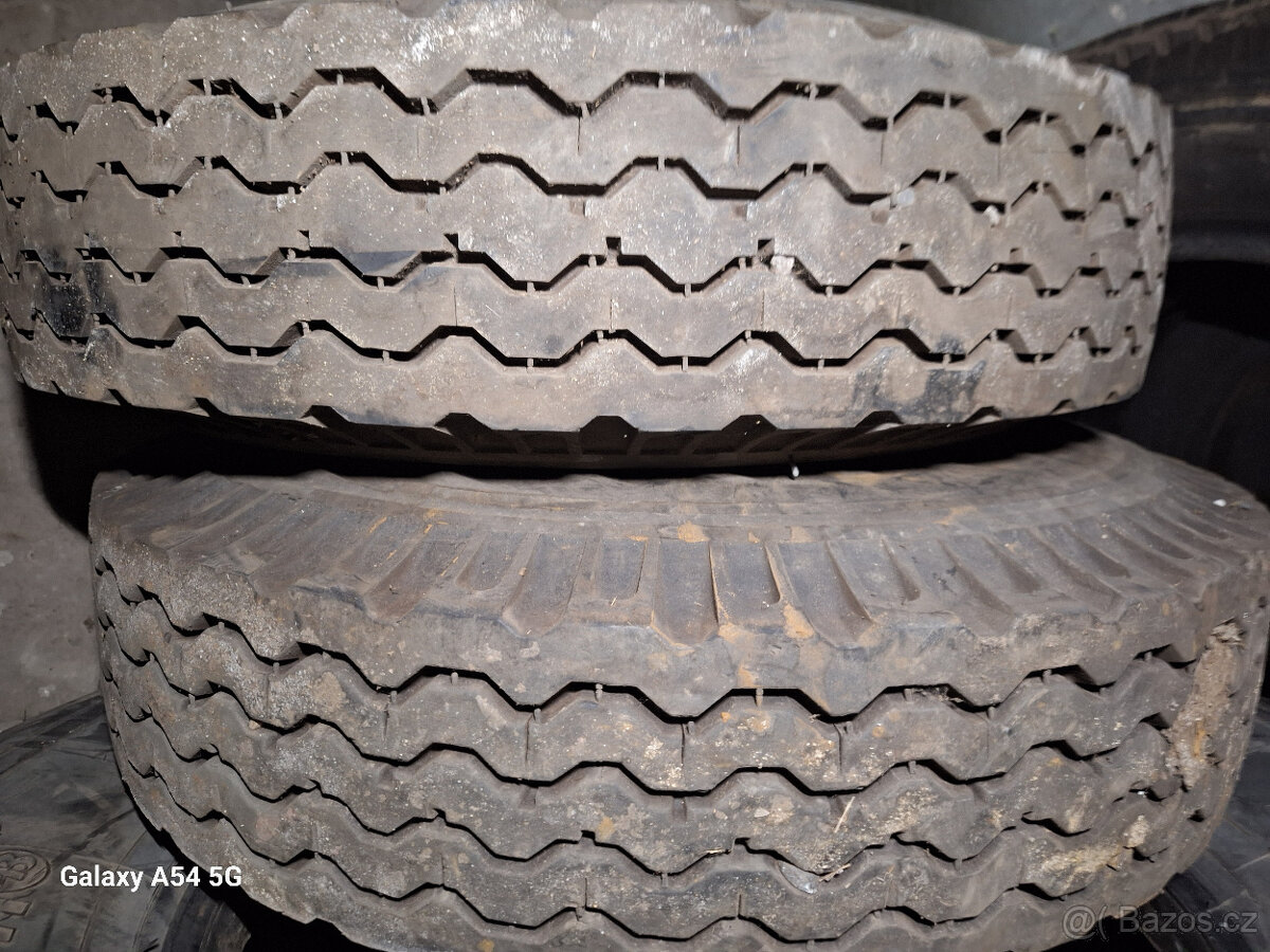 Pneu BARUM, marador 8,25-15 - 2