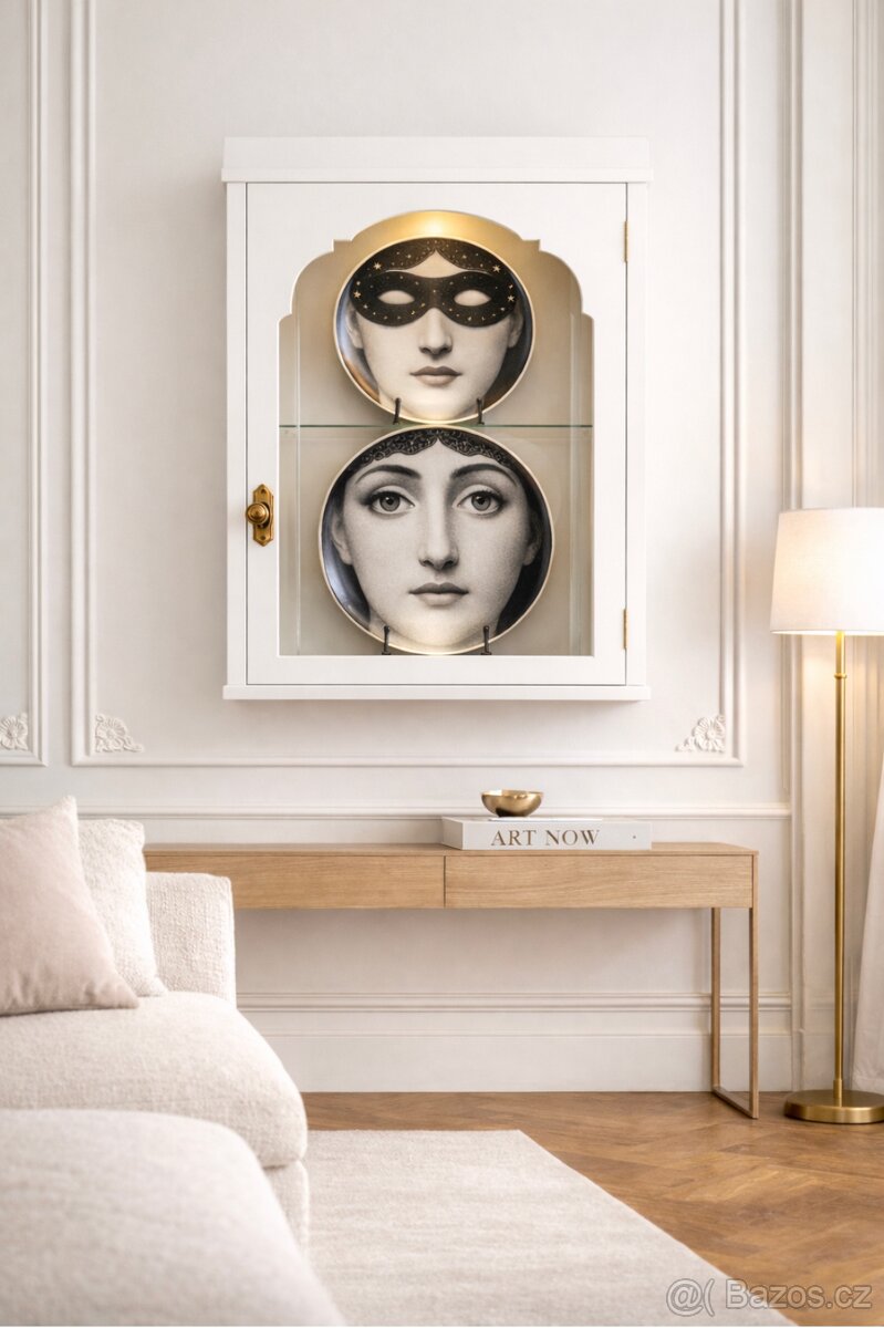 Umělecká závěsná vitrína s historickým fazetovým sklem - 2