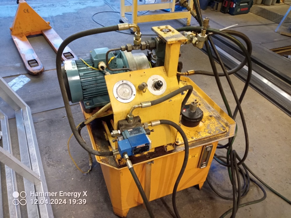 Hydraulická jednotka - 2