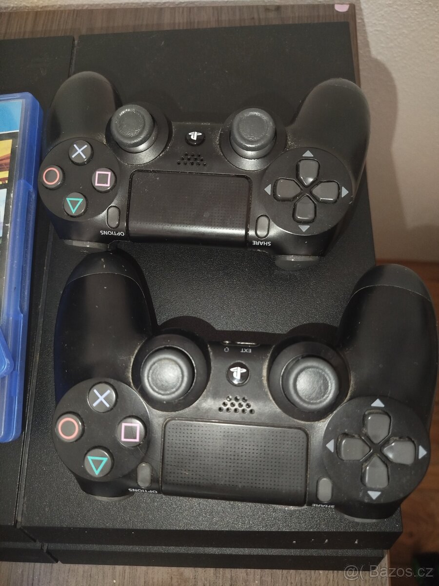 PlayStation 4 1tb + 2 ovladače / 3 hry - 2