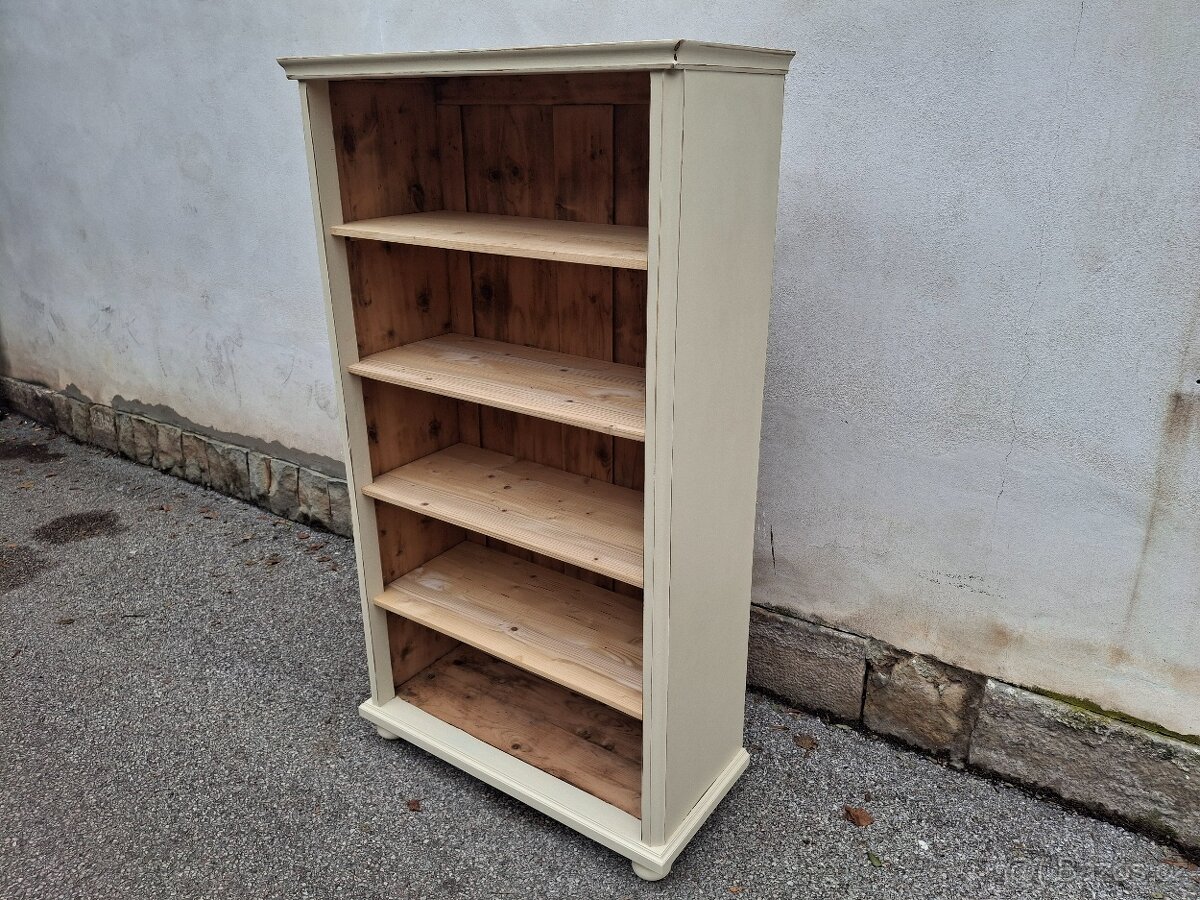 Knihovna starožitná po renovaci - 2