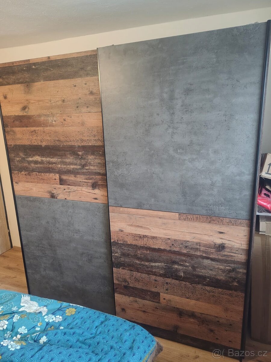 Šatní skříň - 2