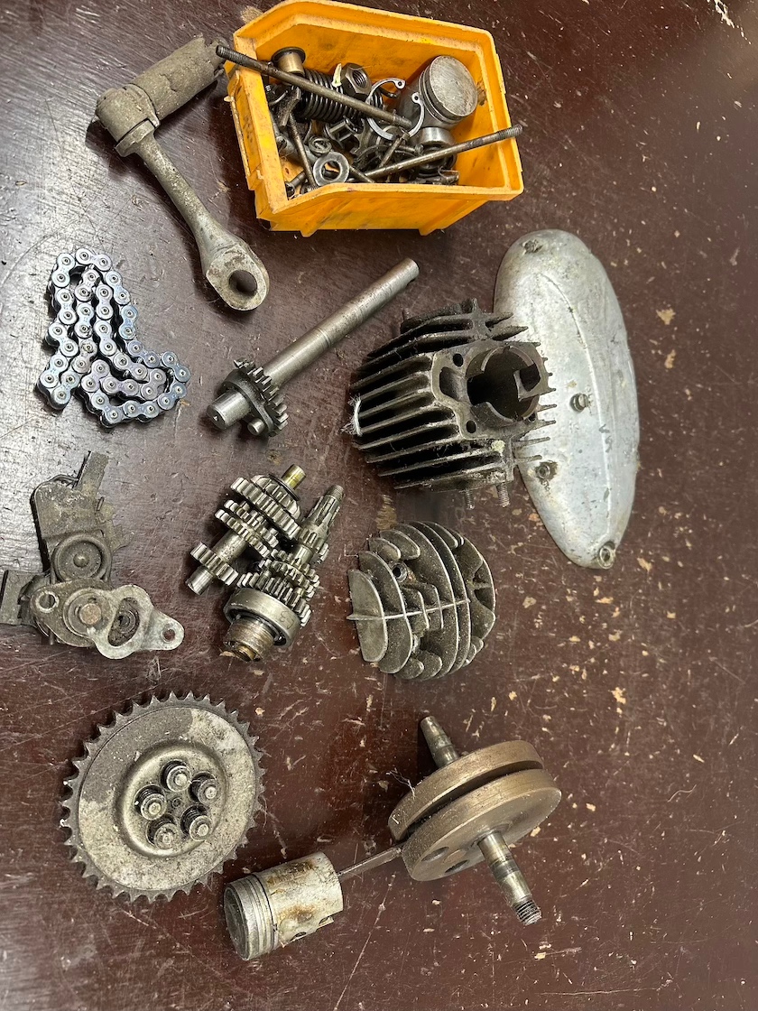 Predám DILY motoru JAWA Pionýr 550 555 - 2